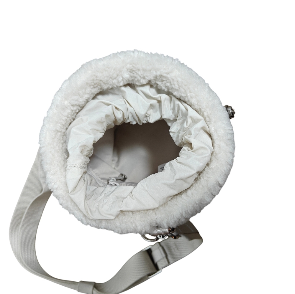 LULULEMON New Year Crossbody White Opal Fleece Bucket Bag 2.5L - Picture 6 of 16
